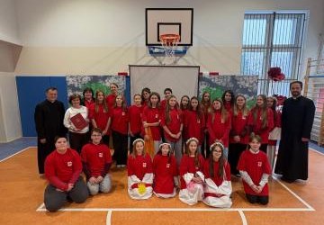 Przekazanie Aktu zatwierdzającego powołanie Szkolnego Koła Caritas