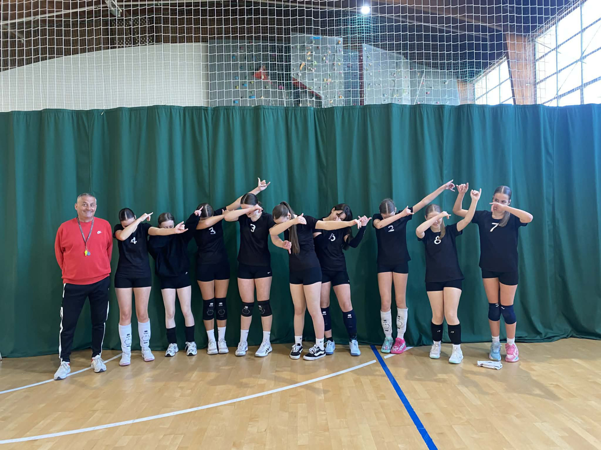 Sukces  naszych siatkarek w półfinałach powiatowych